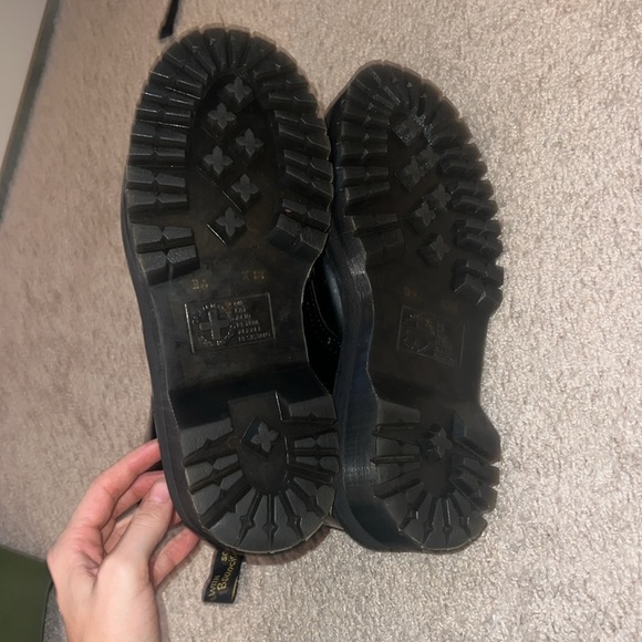 Black Jadon Lace-up Dr. Martens - Picture 4 of 5